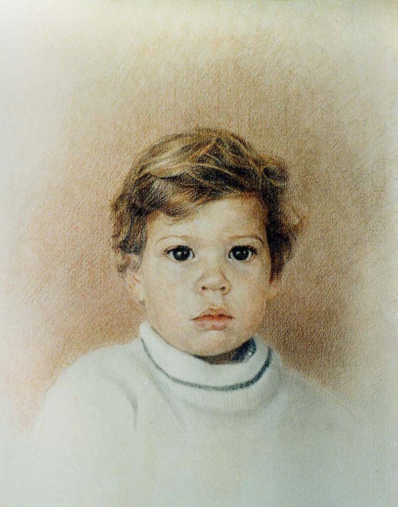 Retrato niño lápices de colores sobre papel